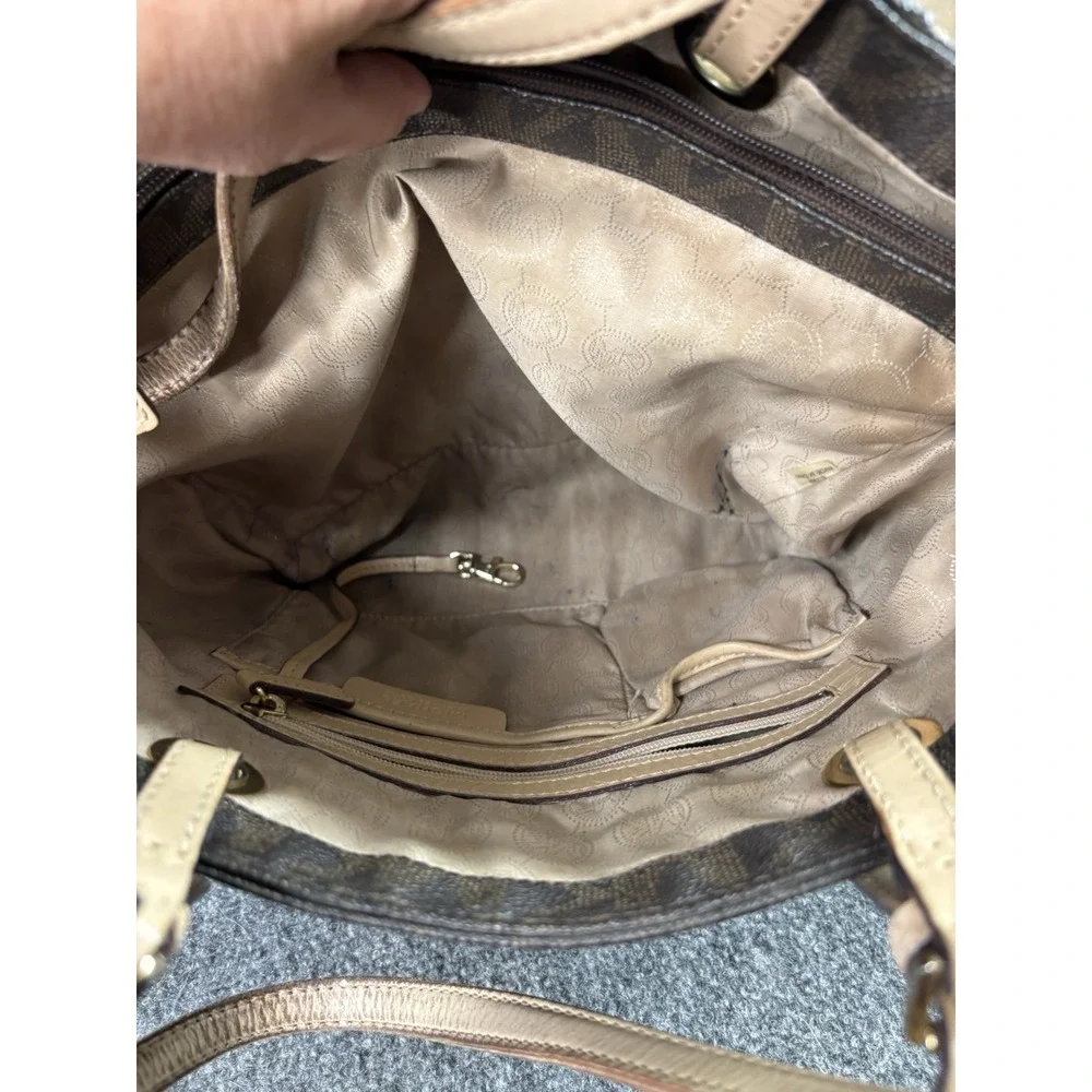 Michael Kors Signature Jet Set Shoulder Bag  Brown Tote MK  Leather Monogram